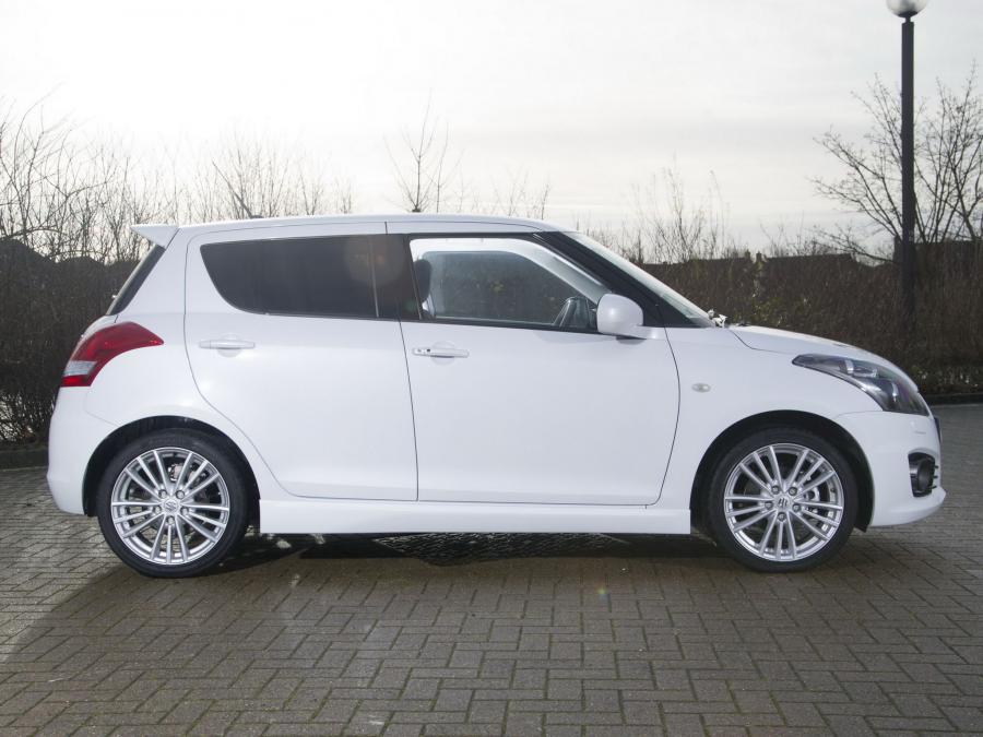  Suzuki Swift Sport 5-Door 2013 года  (UK) (фото 10 из 27)